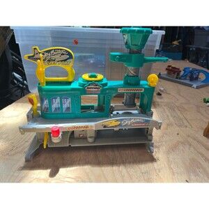 Matchbox Hero City Jetport Playset B4487 Airplanes cars